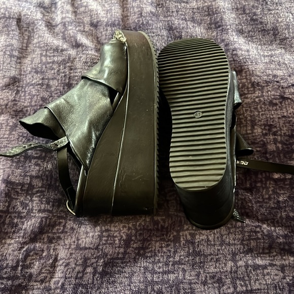 Italian leather sandals - worn 3-4 times!! - Picture 3 of 4